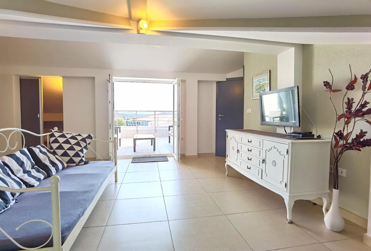 Apartments Ella Šibenik Eksteriør bilde
